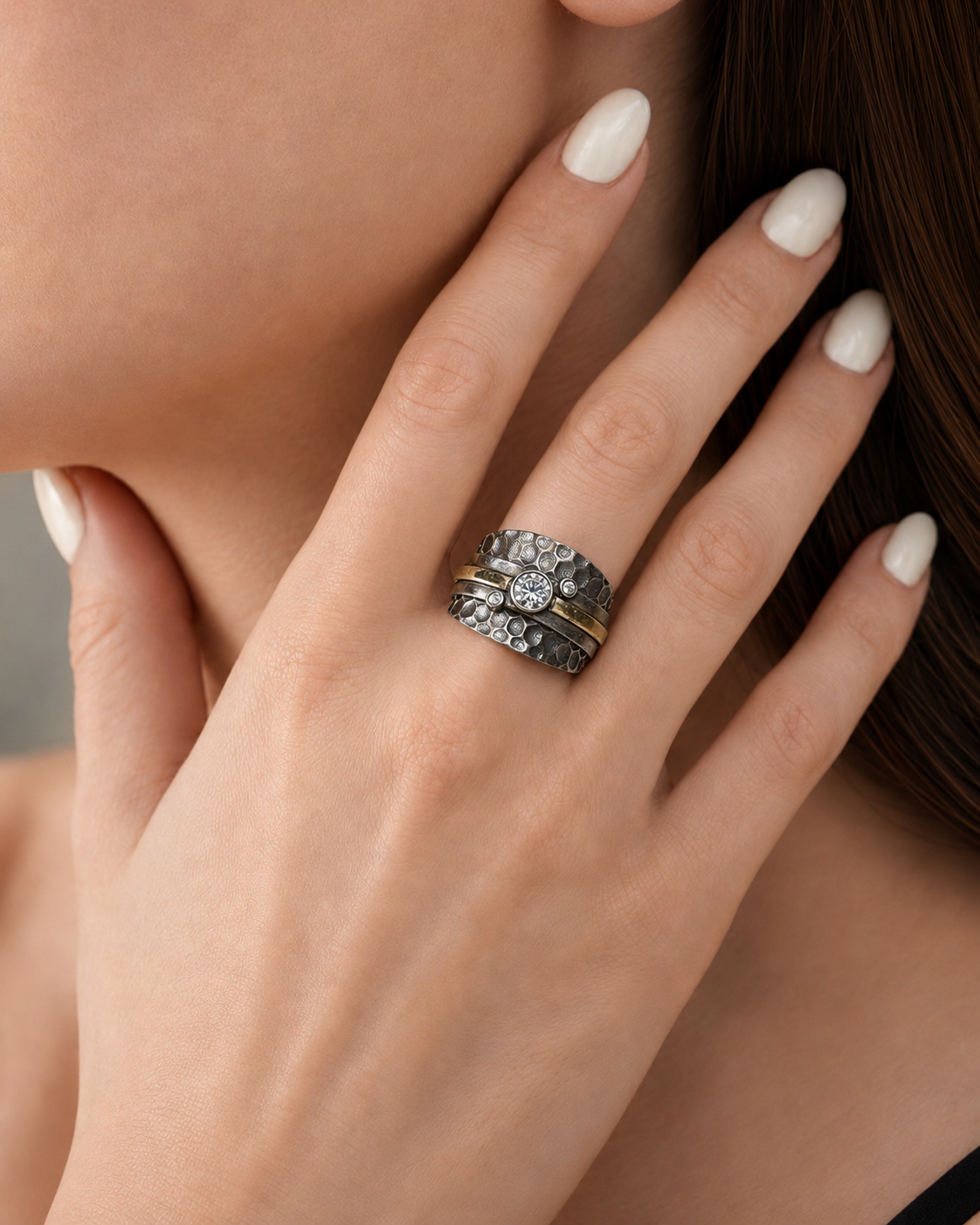Anillo de Plata y Oro | Circonias con plata martillada
