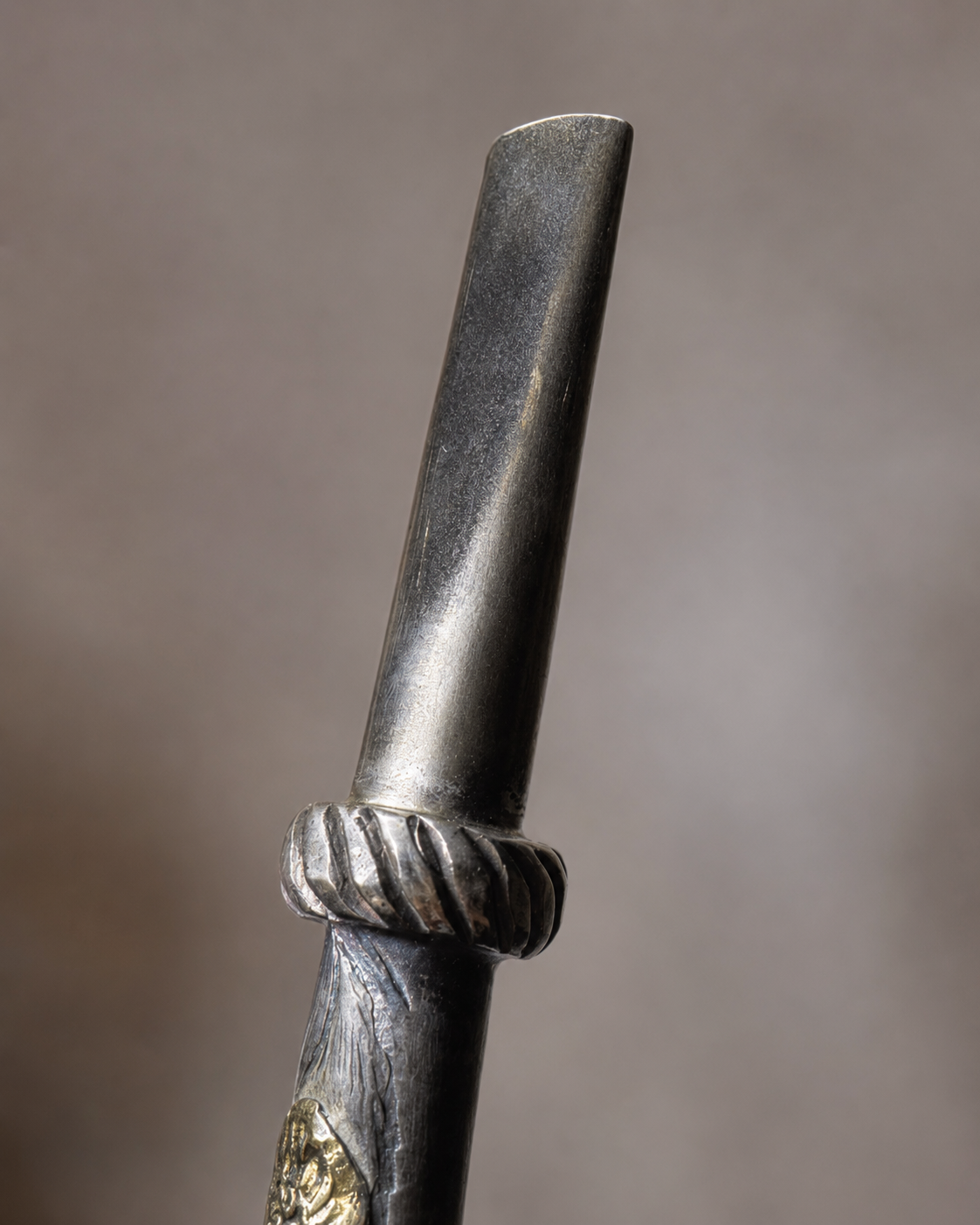 Bombilla de plata pavonada | Apliques y tarjeta de oro