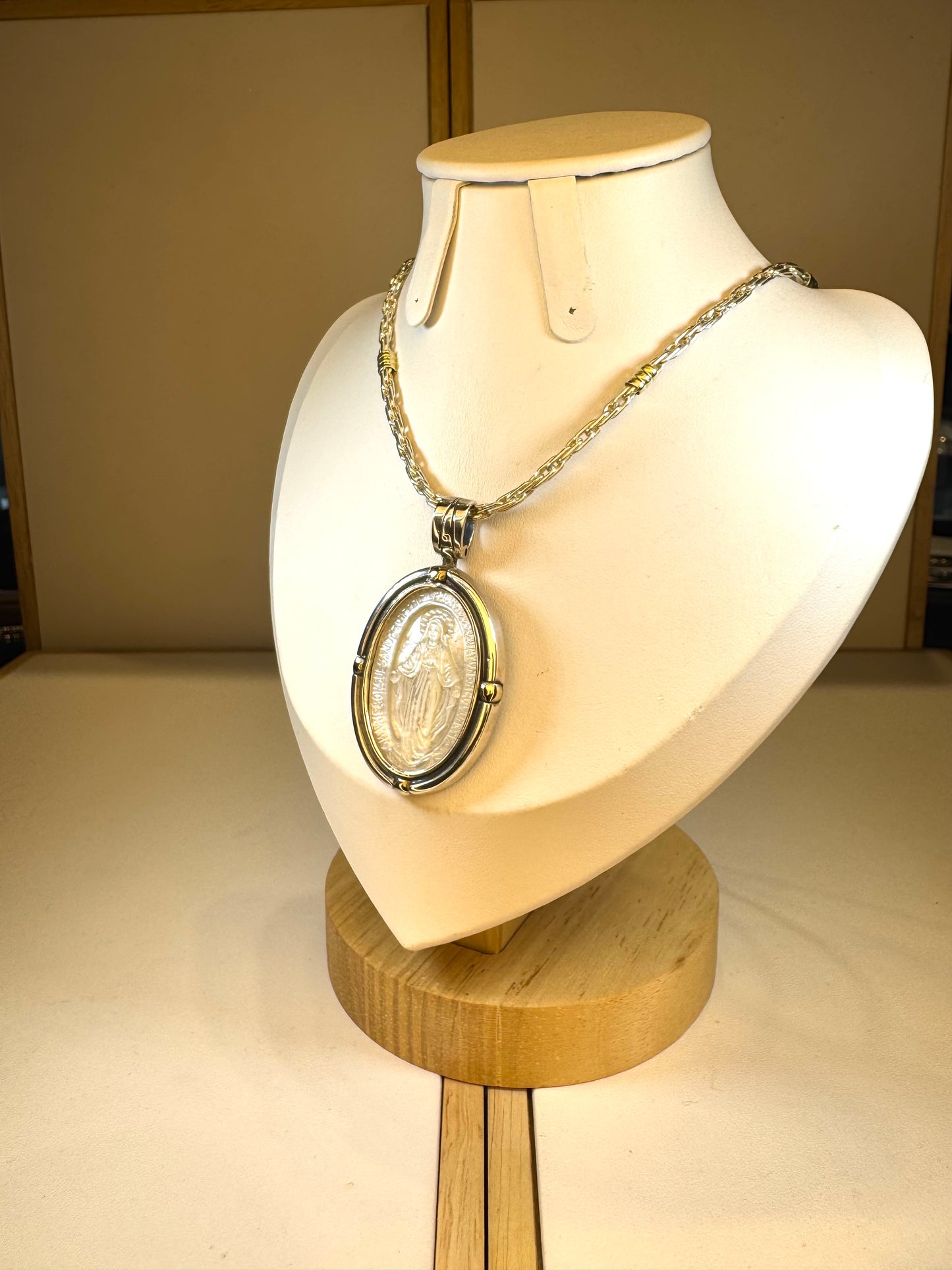 Conjunto De Plata Y Oro | Virgen Milagrosa En Nácar