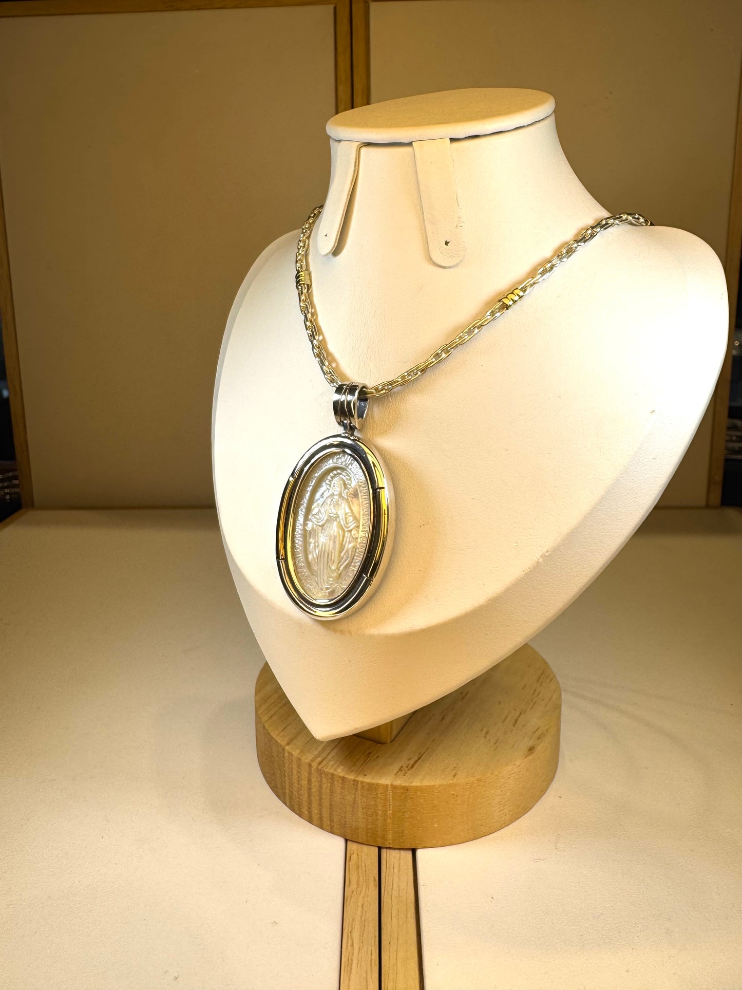 Conjunto De Plata Y Oro | Virgen Milagrosa En Nácar