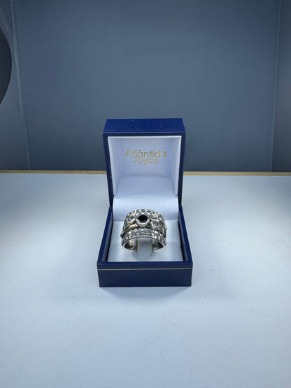 Anillo de Plata y Oro |Cristal negro con circonias y plata martillada